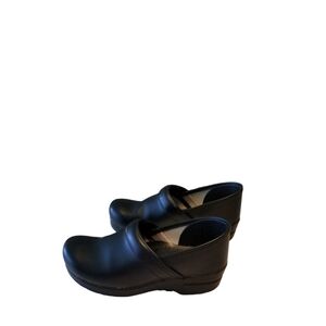 Dansko Wide Pro Clogs  Women's 40W ( 9.5W)